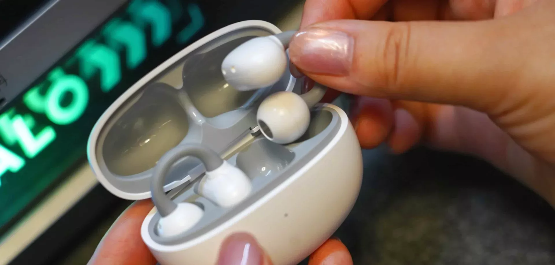 虹觅HOLME Air2耳机，在佰元价位杀疯了 