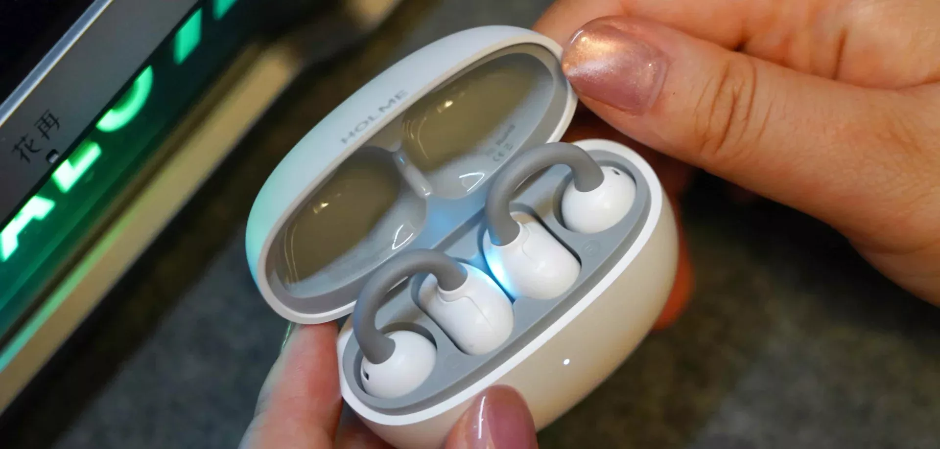 虹觅HOLME Air2耳机，在佰元价位杀疯了 