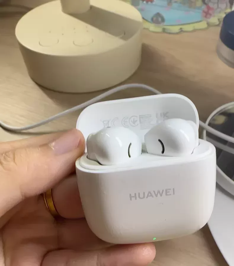 真·续航怪兽！华为FreeBuds SE 2 vs 竞品：赢 