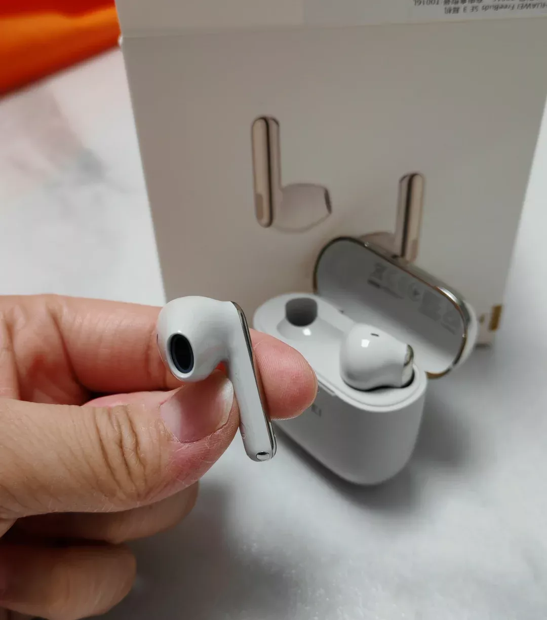 华为半入耳耳机 