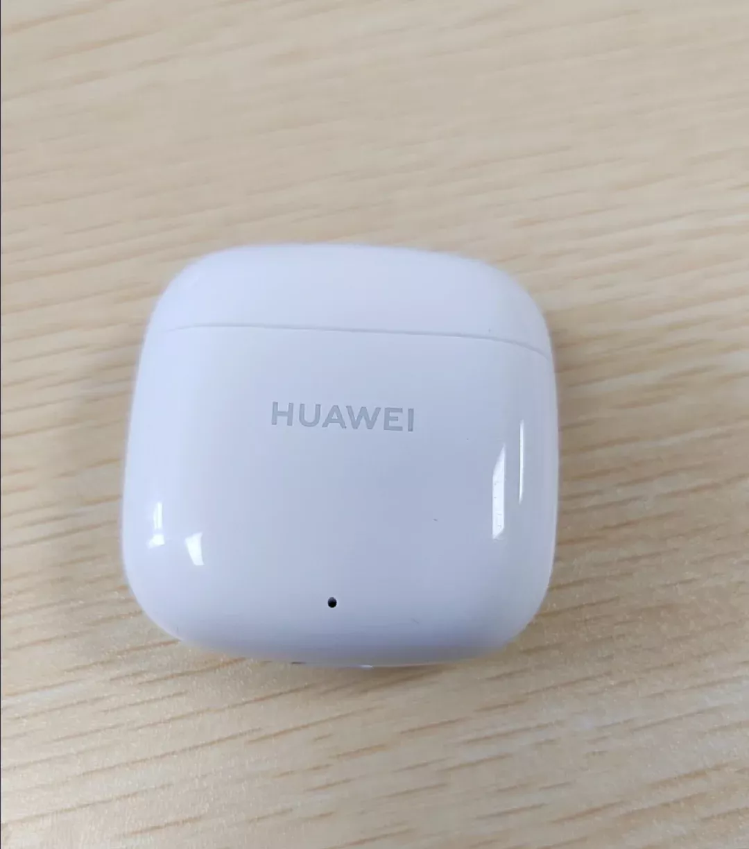华为 FreeBuds SE 2无奈   这个耳机唯一的缺点是两个设备   一个连上这个设备换另一个设备  需要把之前的配对取消  在连另一个设备   而且还容易找不到！！特别容易找不到这个耳机设备！！！！特别难找到！！！ 