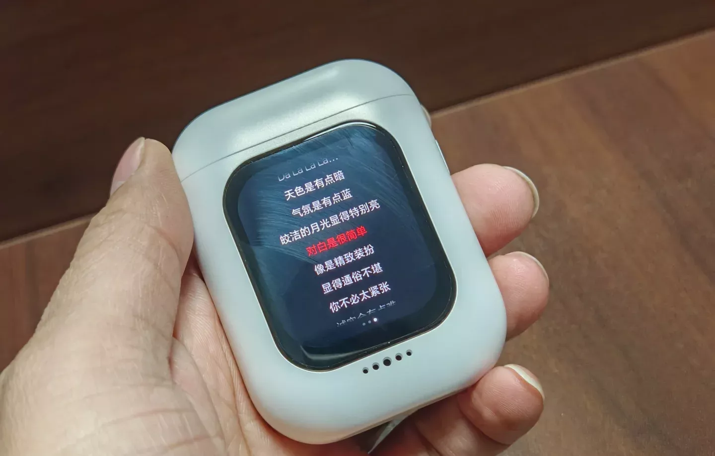 能听歌，能拍照，能聊天的AI耳机 