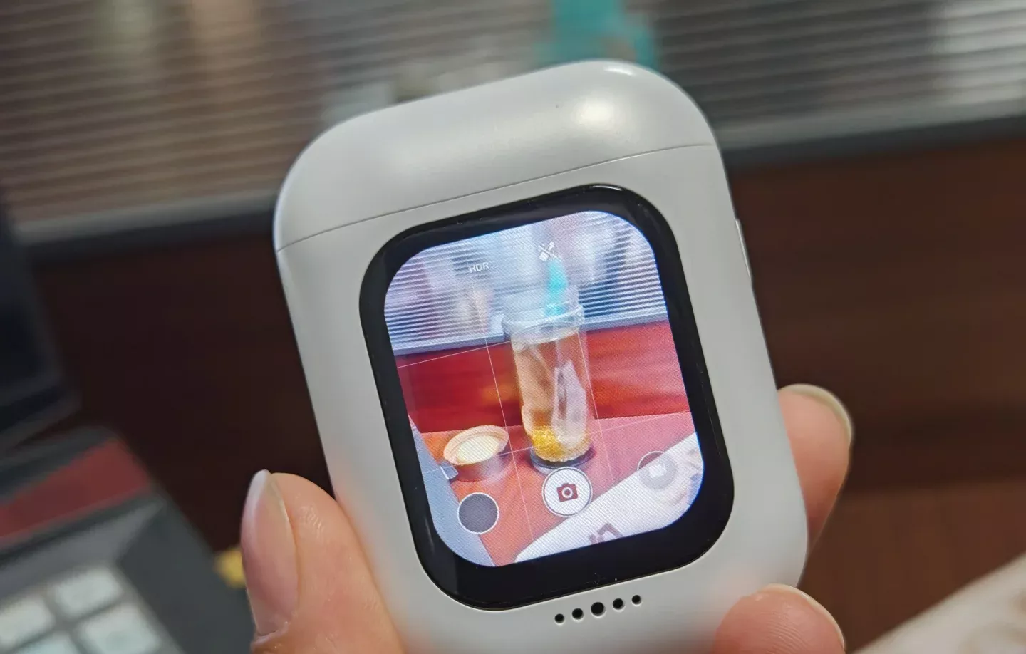 能听歌，能拍照，能聊天的AI耳机 