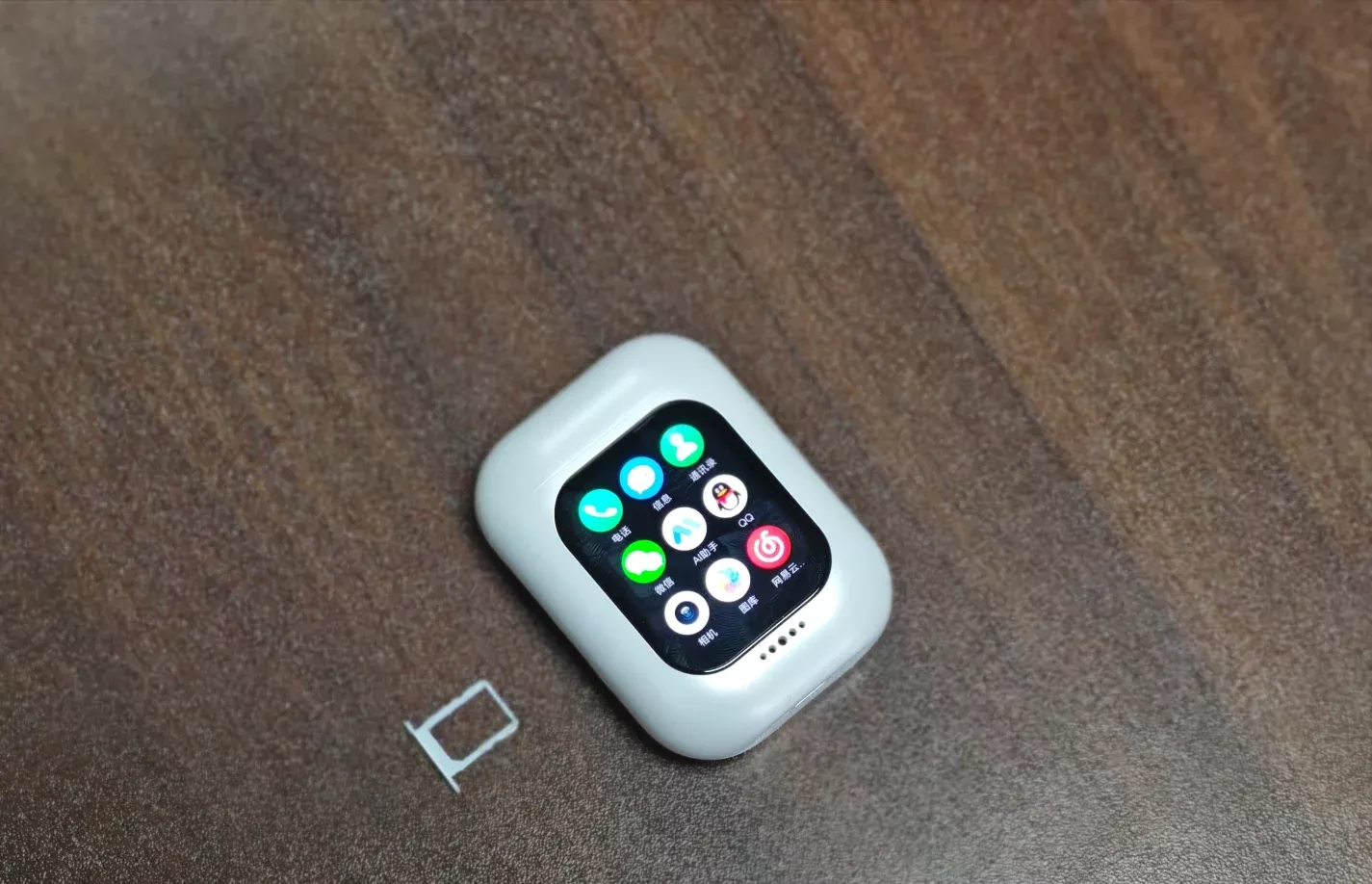 能听歌，能拍照，能聊天的AI耳机 