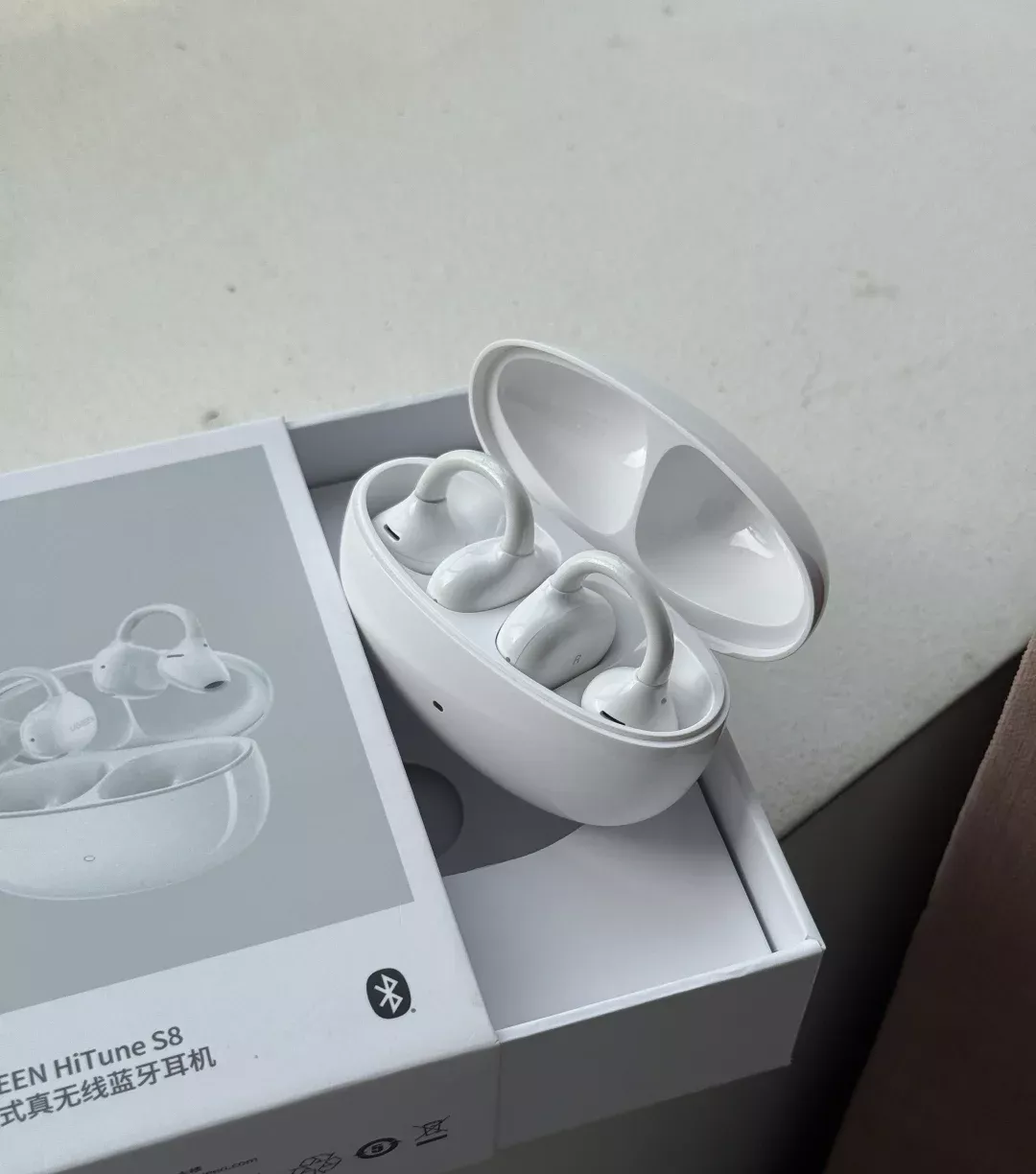 这耳机很像工作几十年的牛马研发出来的…… 