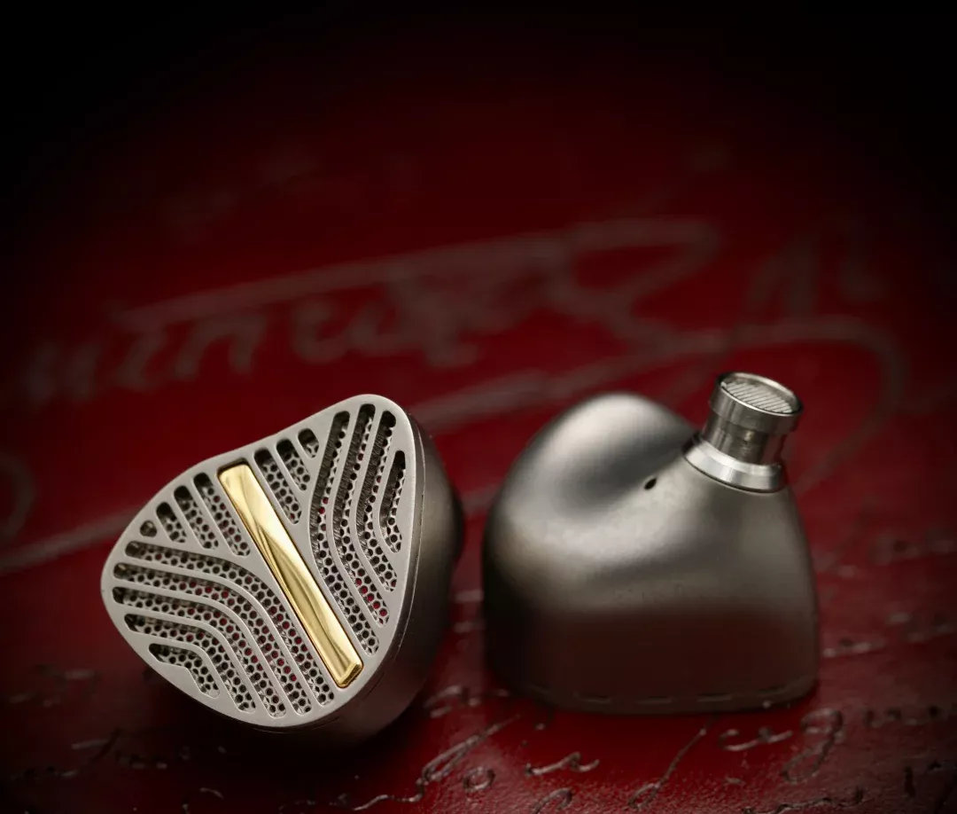 年度总结来了：2025为止最喜欢的超旗舰耳机 