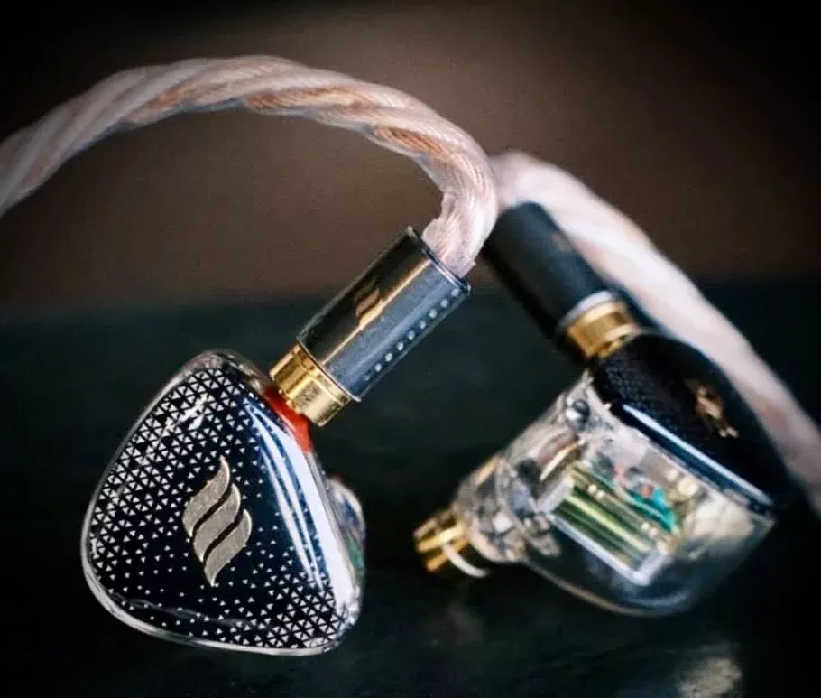 年度总结来了：2025为止最喜欢的超旗舰耳机 