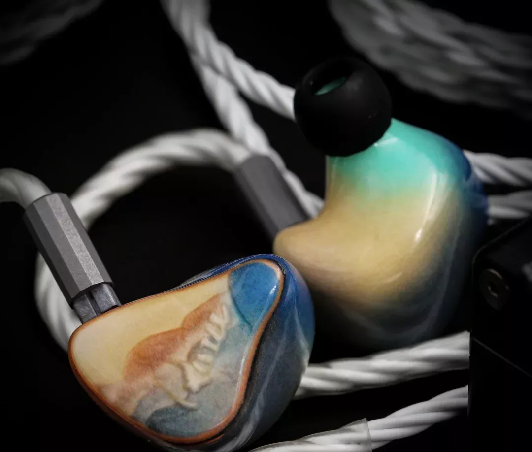 年度总结来了：2025为止最喜欢的超旗舰耳机 