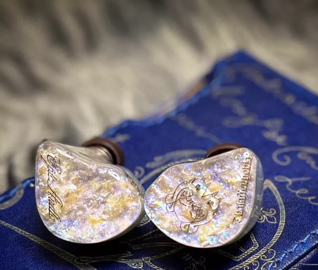 年度总结来了：2025为止最喜欢的超旗舰耳机 