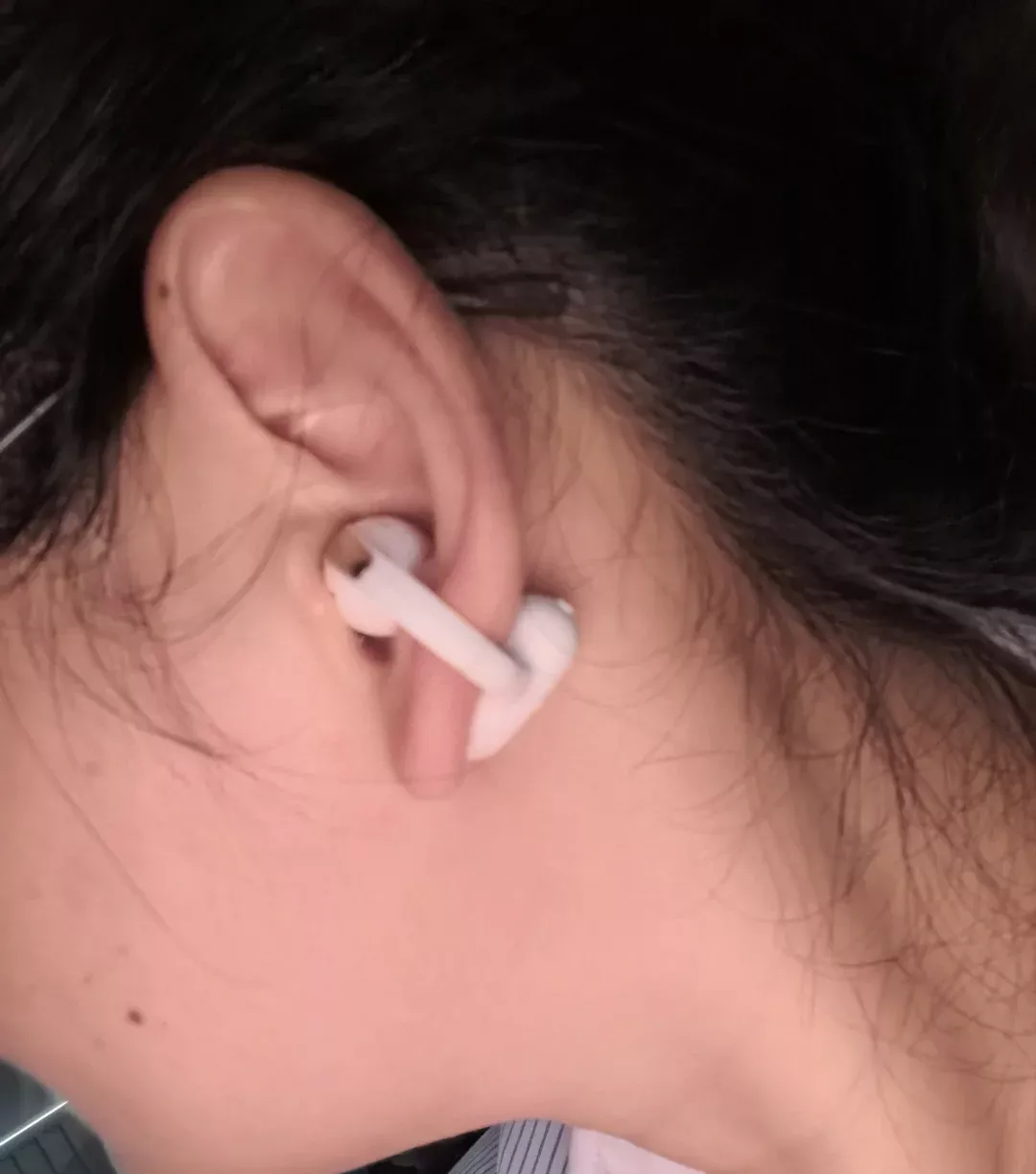 耳夹耳机正确佩戴方式 