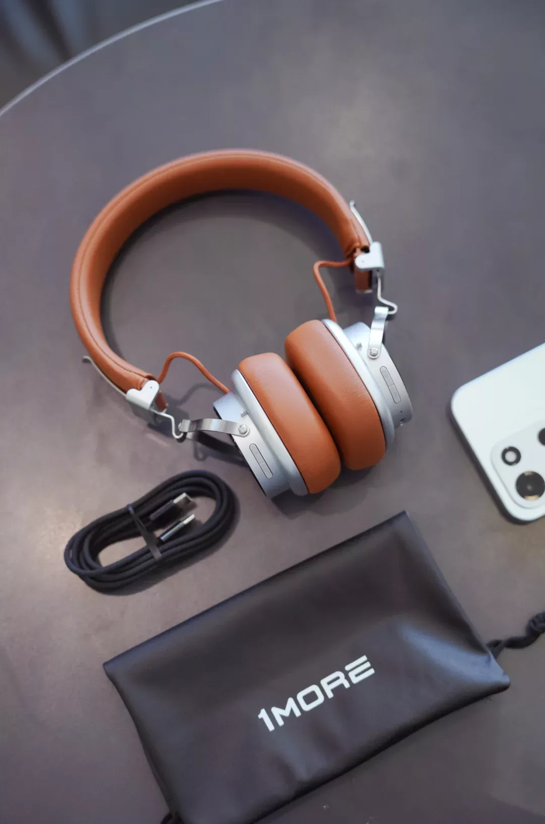 谁能拒绝既是音乐装备又是穿搭神器的复古头 