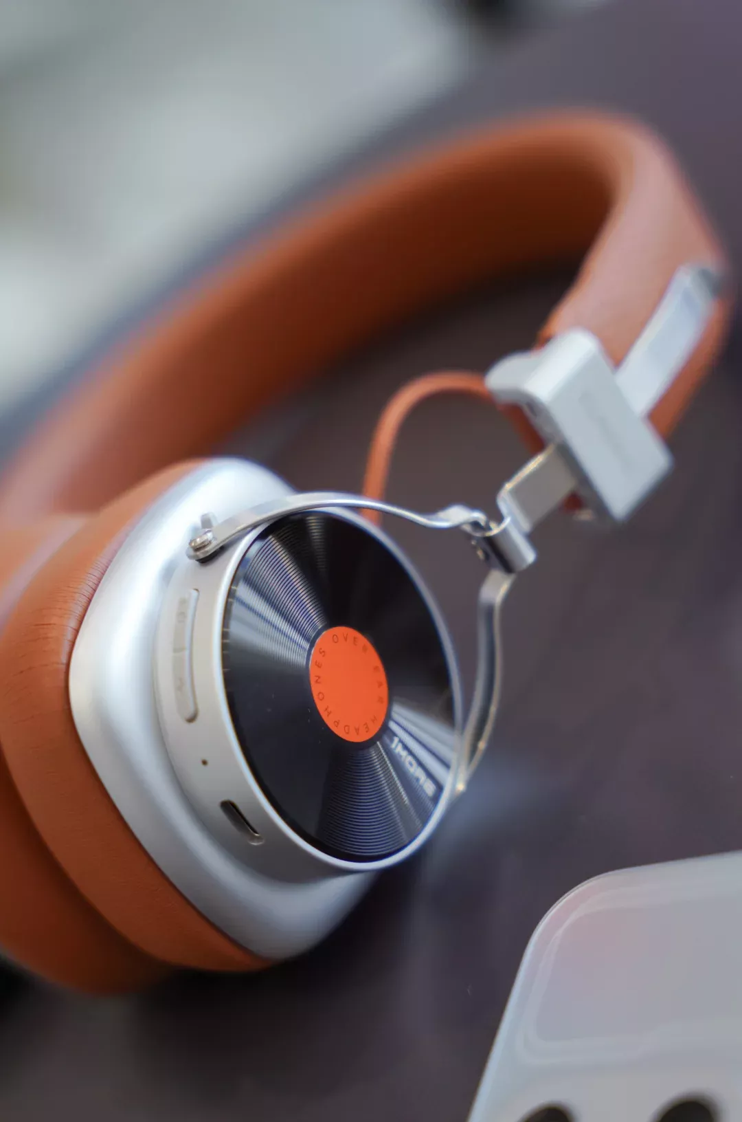 谁能拒绝既是音乐装备又是穿搭神器的复古头 