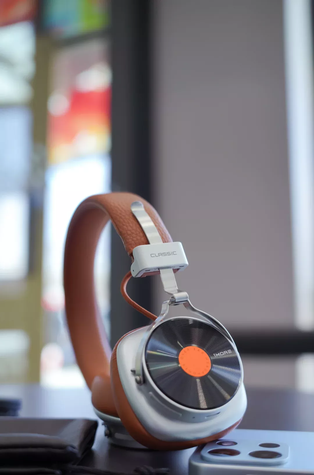 谁能拒绝既是音乐装备又是穿搭神器的复古头 