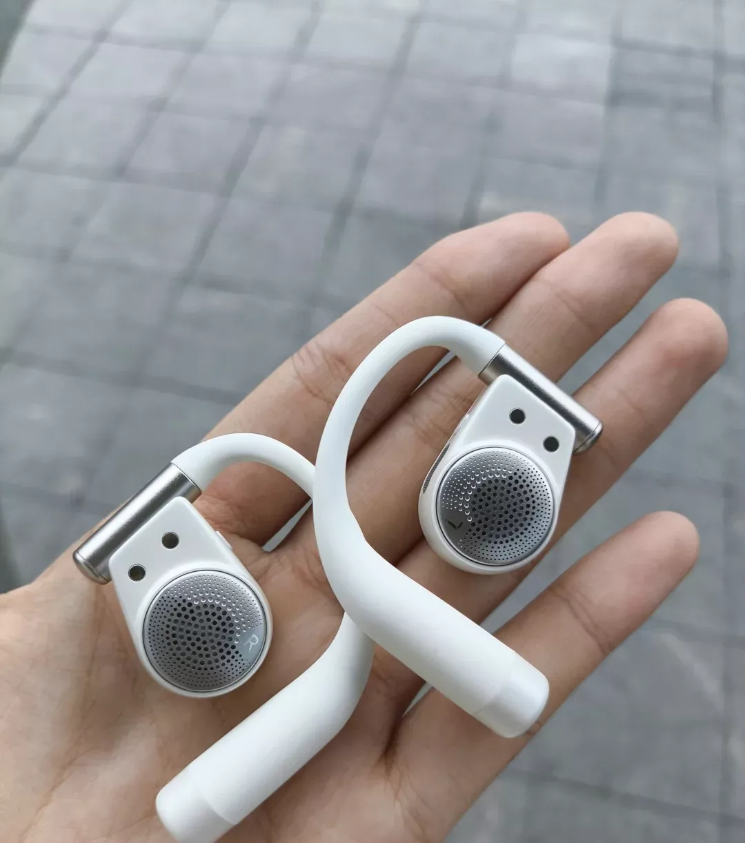 跑步党集合！耳机跟着节奏动也太带感了～ 