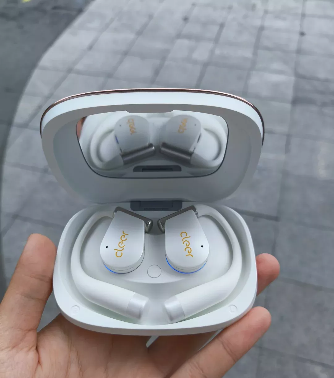 跑步党集合！耳机跟着节奏动也太带感了～ 