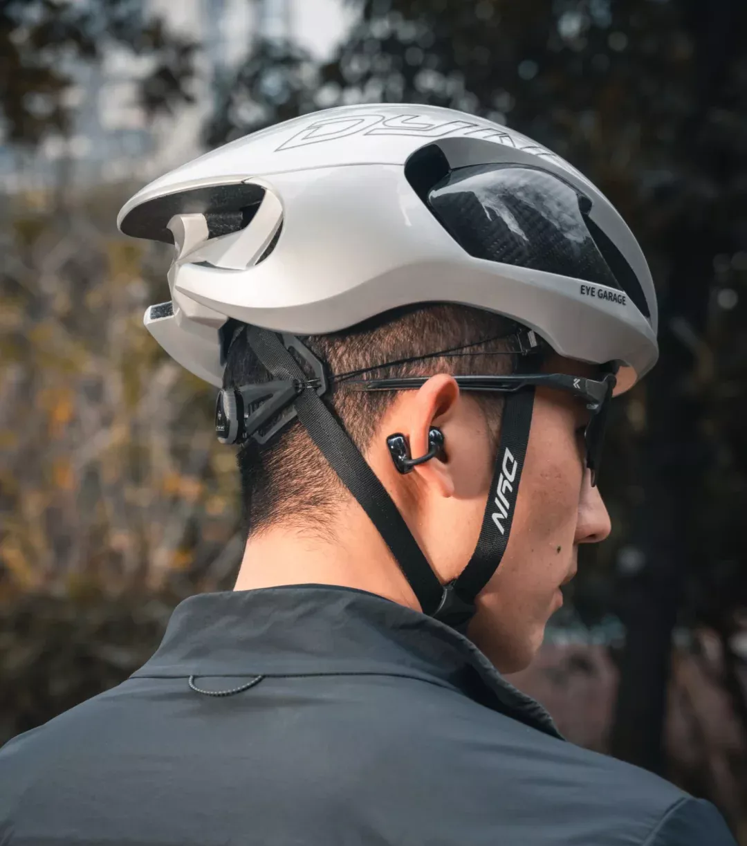 谁家好人大冬天戴着耳机就出门冬骑10公里啊 