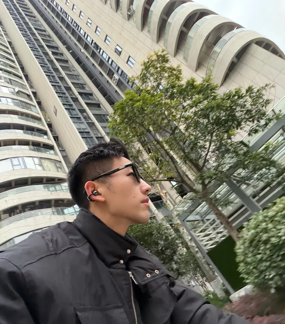 谁家好人大冬天戴着耳机就出门冬骑10公里啊 