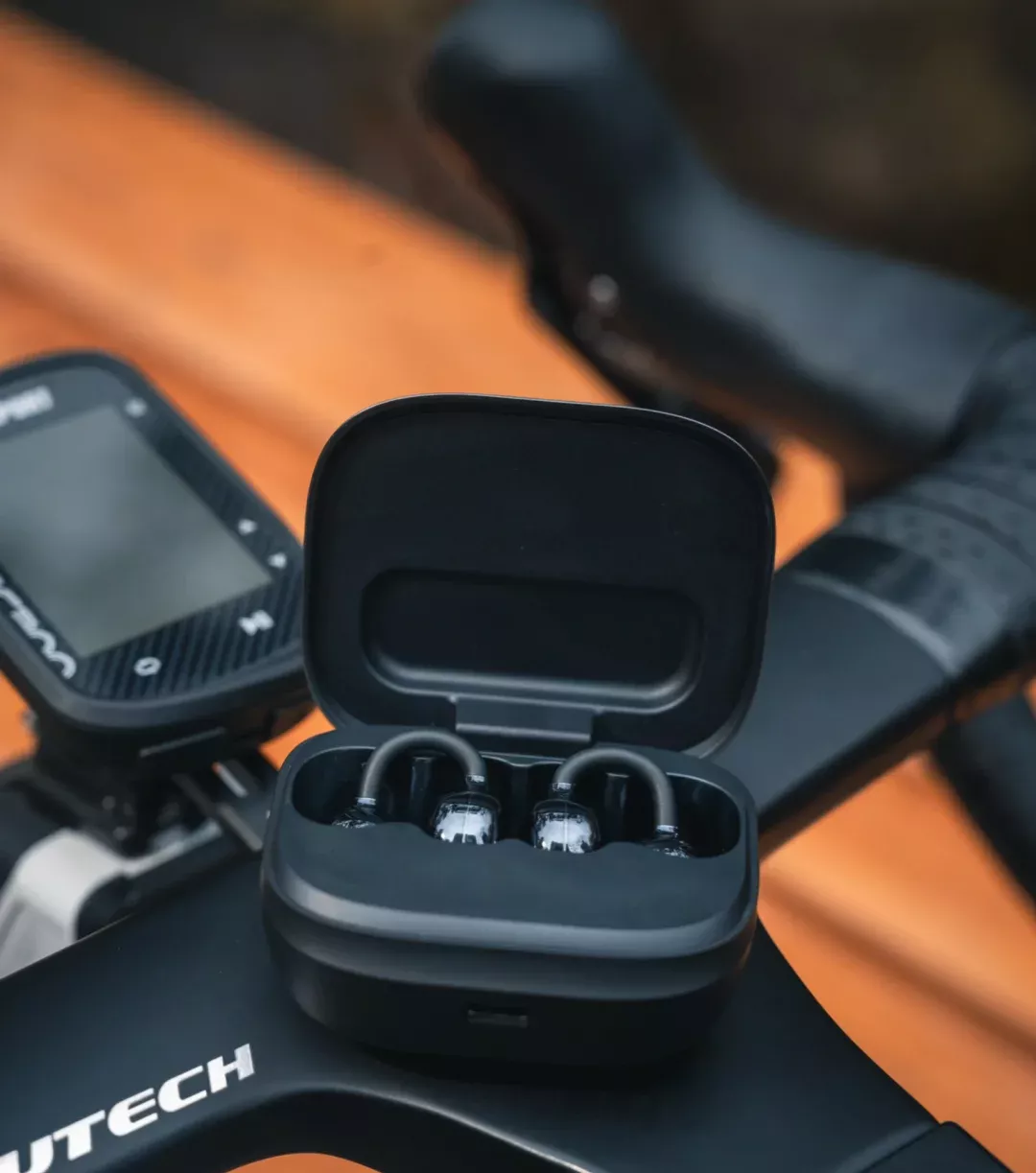 谁家好人大冬天戴着耳机就出门冬骑10公里啊 