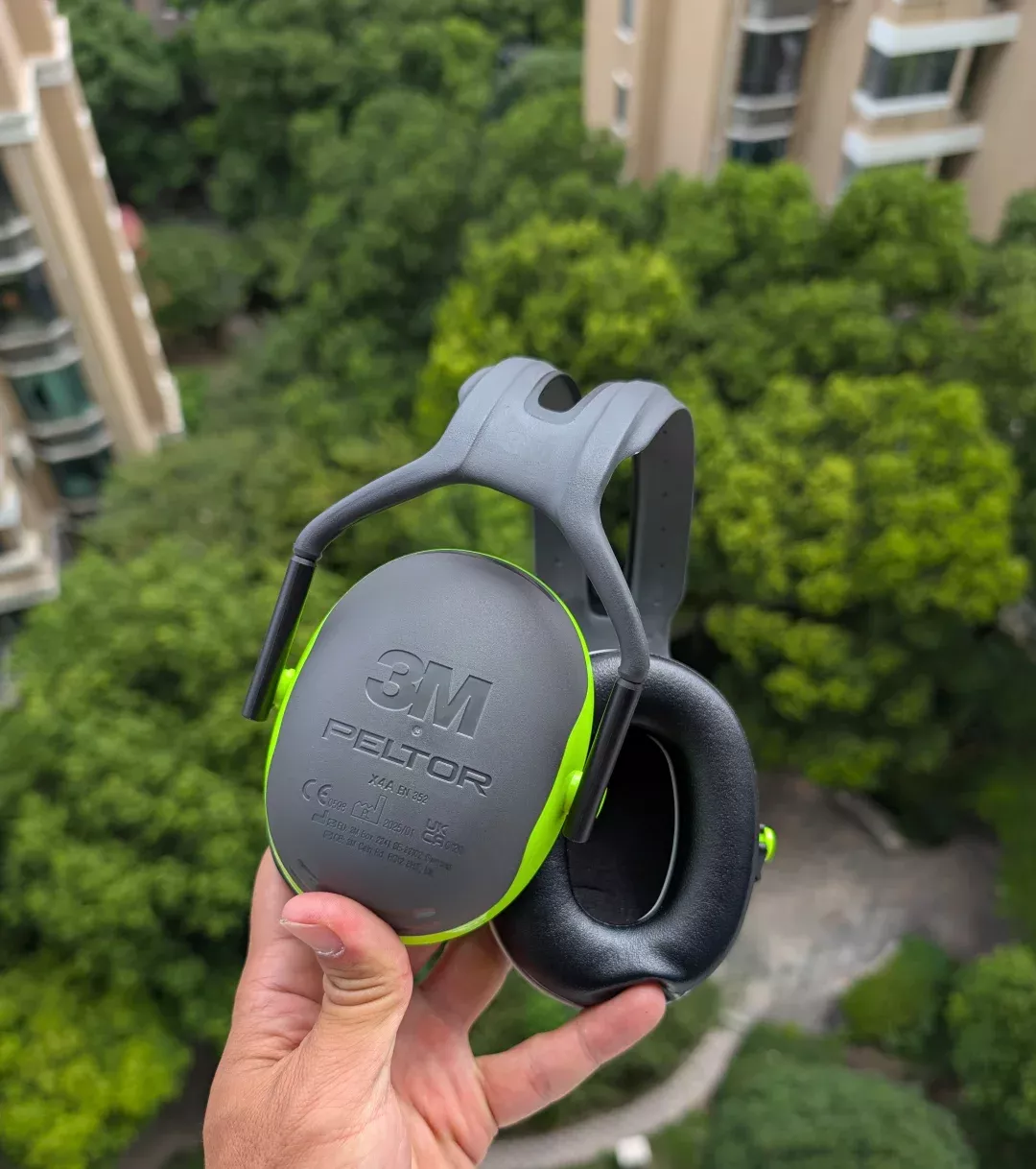 莫名其妙就买了一个工地降噪耳机 