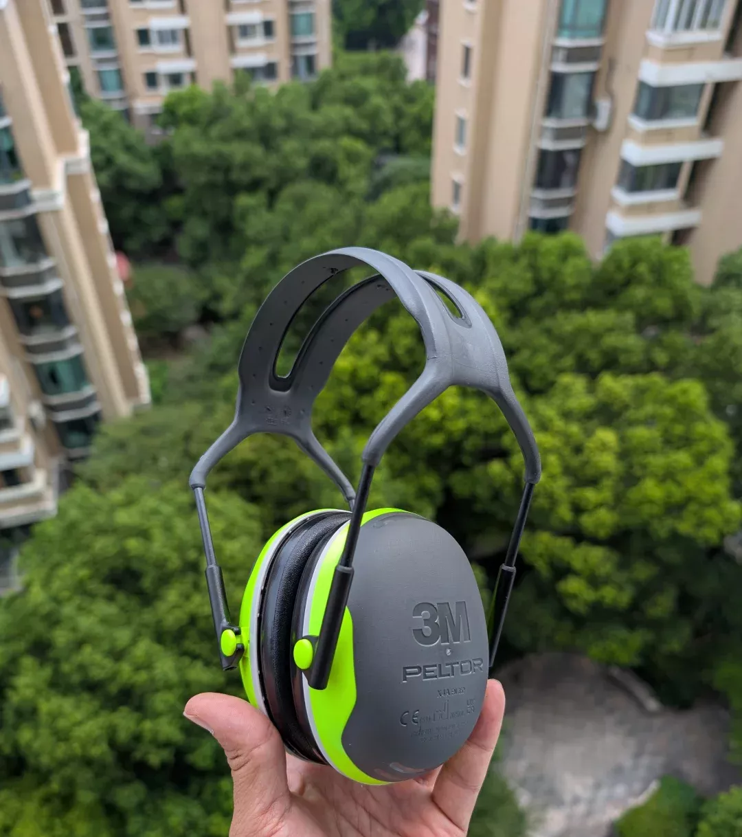 莫名其妙就买了一个工地降噪耳机 