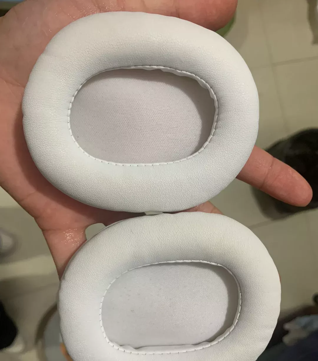 耳机发黄教你清洗 