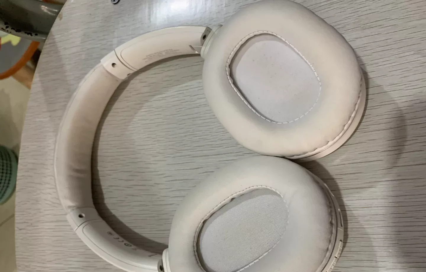 耳机发黄教你清洗 